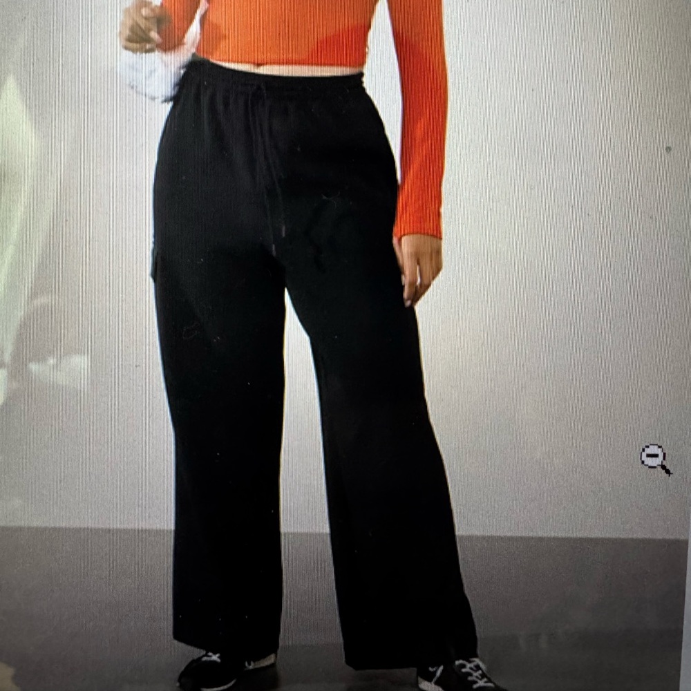 Women’s Athleta wide leg cargo pant